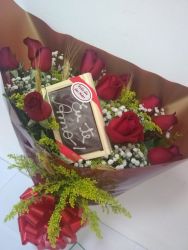 Rosa de chocolate com caixa de bombons